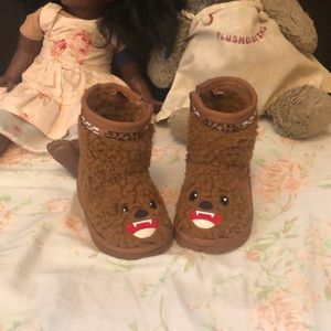 Gap Baby Star Wars Chewbacca Sherpa booties with Chewbacca face on the toes. New